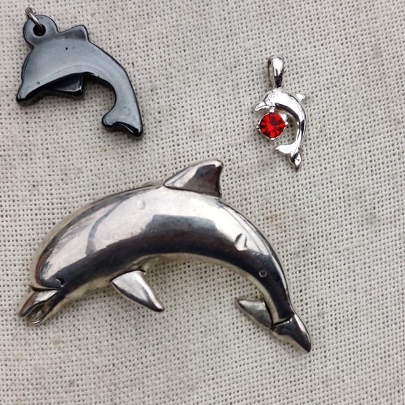 🐬 Vintage dolphin lovers pendant lot - Picture 4 of 5